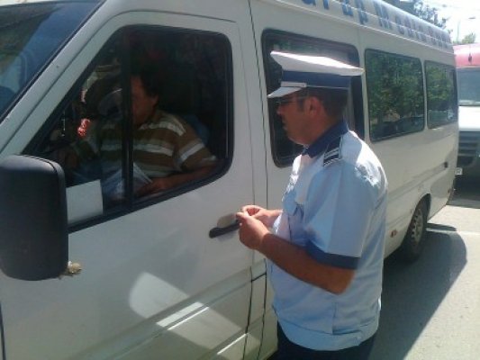 Şoferii de microbuze din Constanţa, cu nervi în trafic. Au fost 